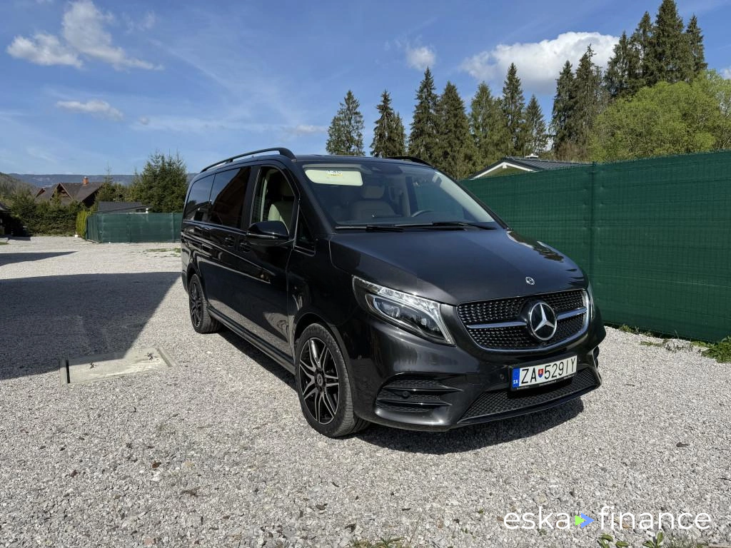 Leasing Passenger transport MERCEDES V TRIEDA 2022
