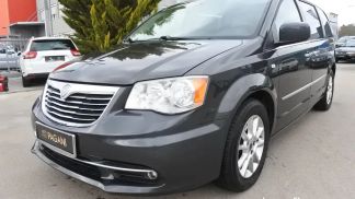 Lízing Hatchback Lancia Voyager 2012