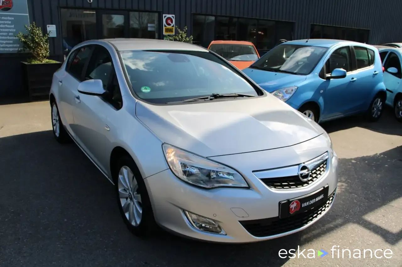 Lízing Hatchback Opel Astra 2011