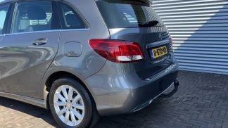 Lízing Hatchback MERCEDES B 180 2016
