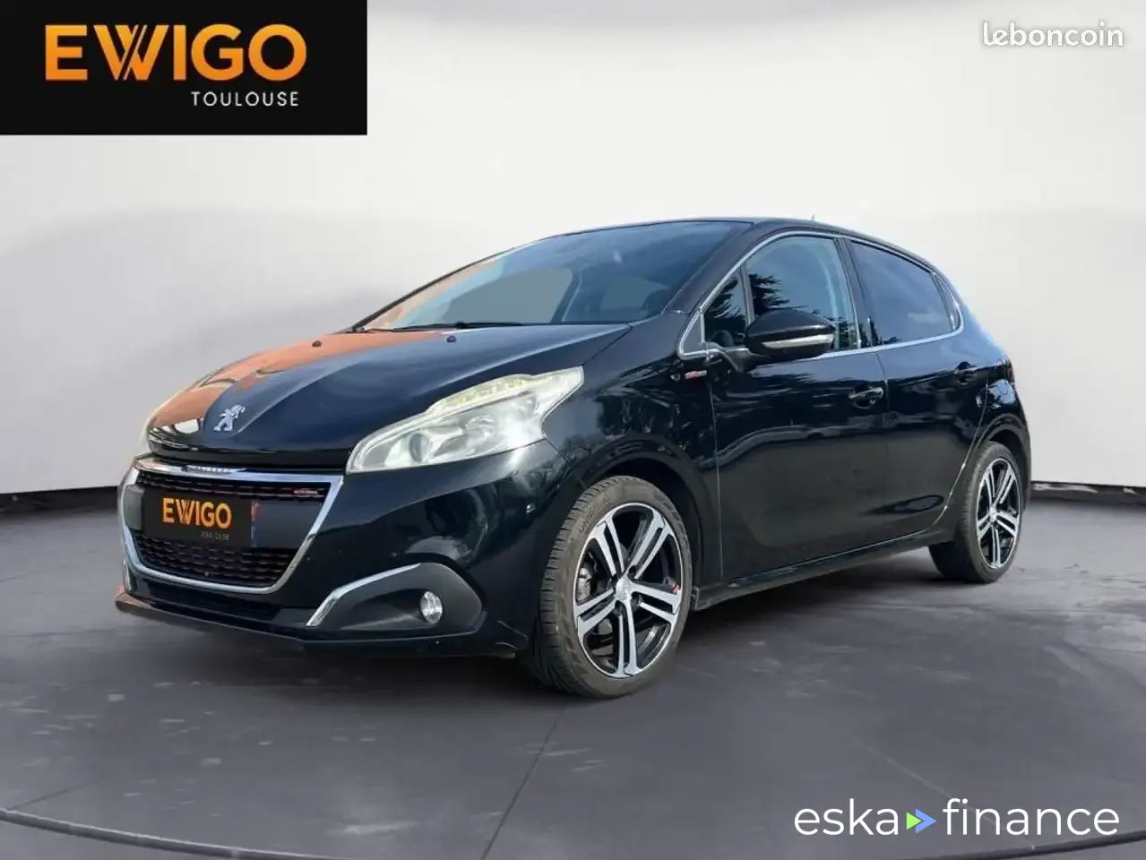 Lízing Hatchback Peugeot 208 2015