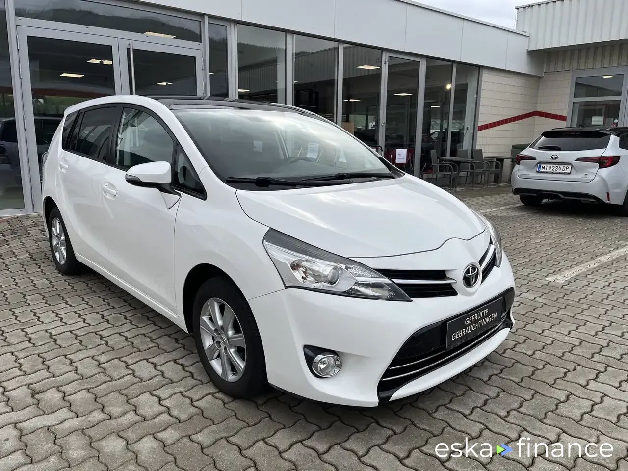 Finansowanie Transport pasażerów Toyota Verso 2014