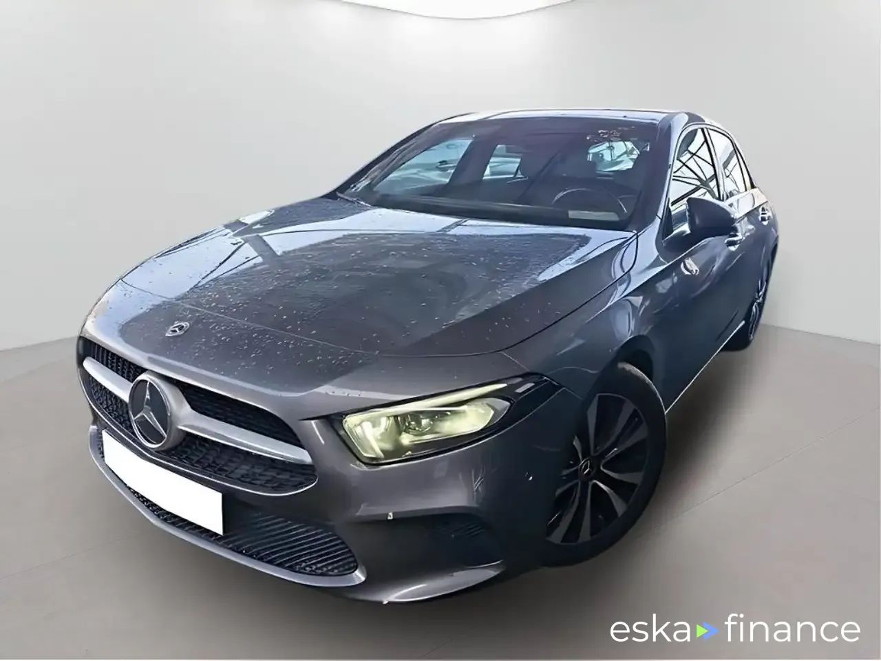 Lízing Sedan MERCEDES A 180 2021