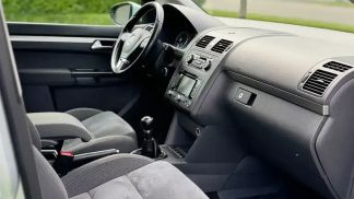 Financování Hatchback Volkswagen Touran 2011