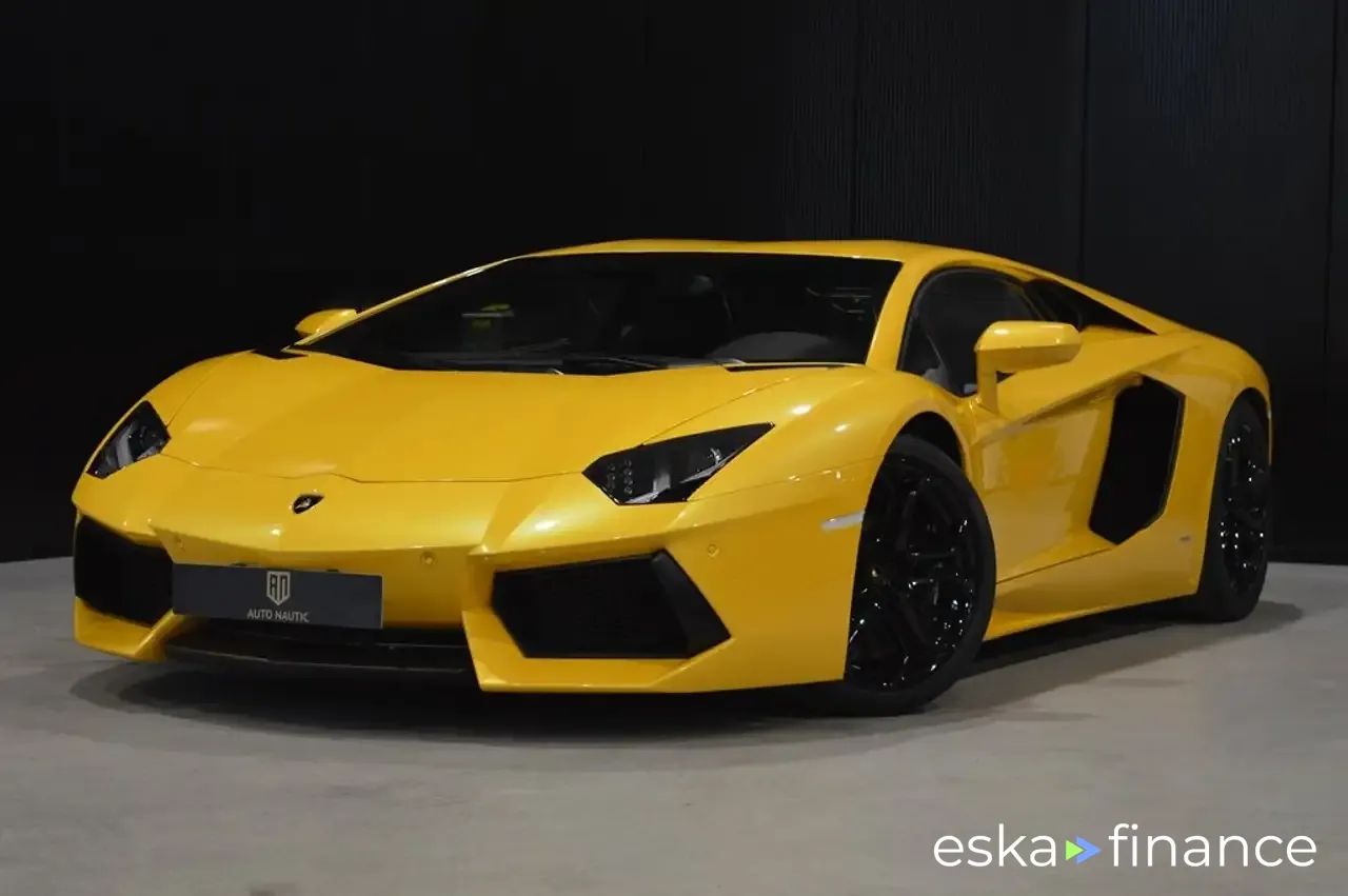 Leasing Coupe Lamborghini Aventador 2014