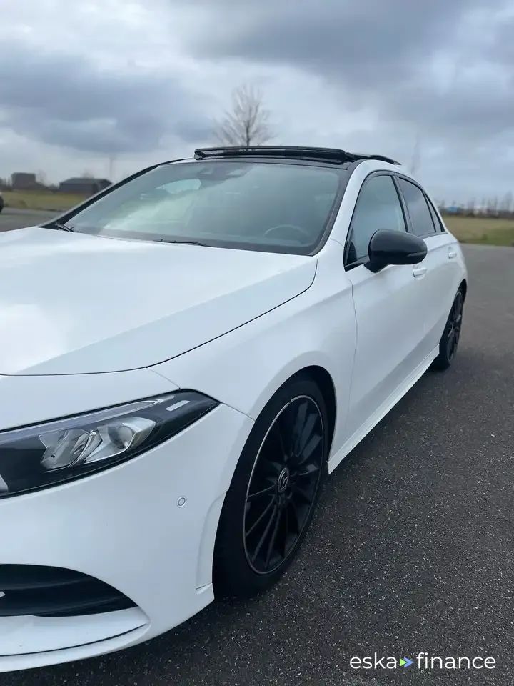 Lízing Sedan MERCEDES A 200 2018