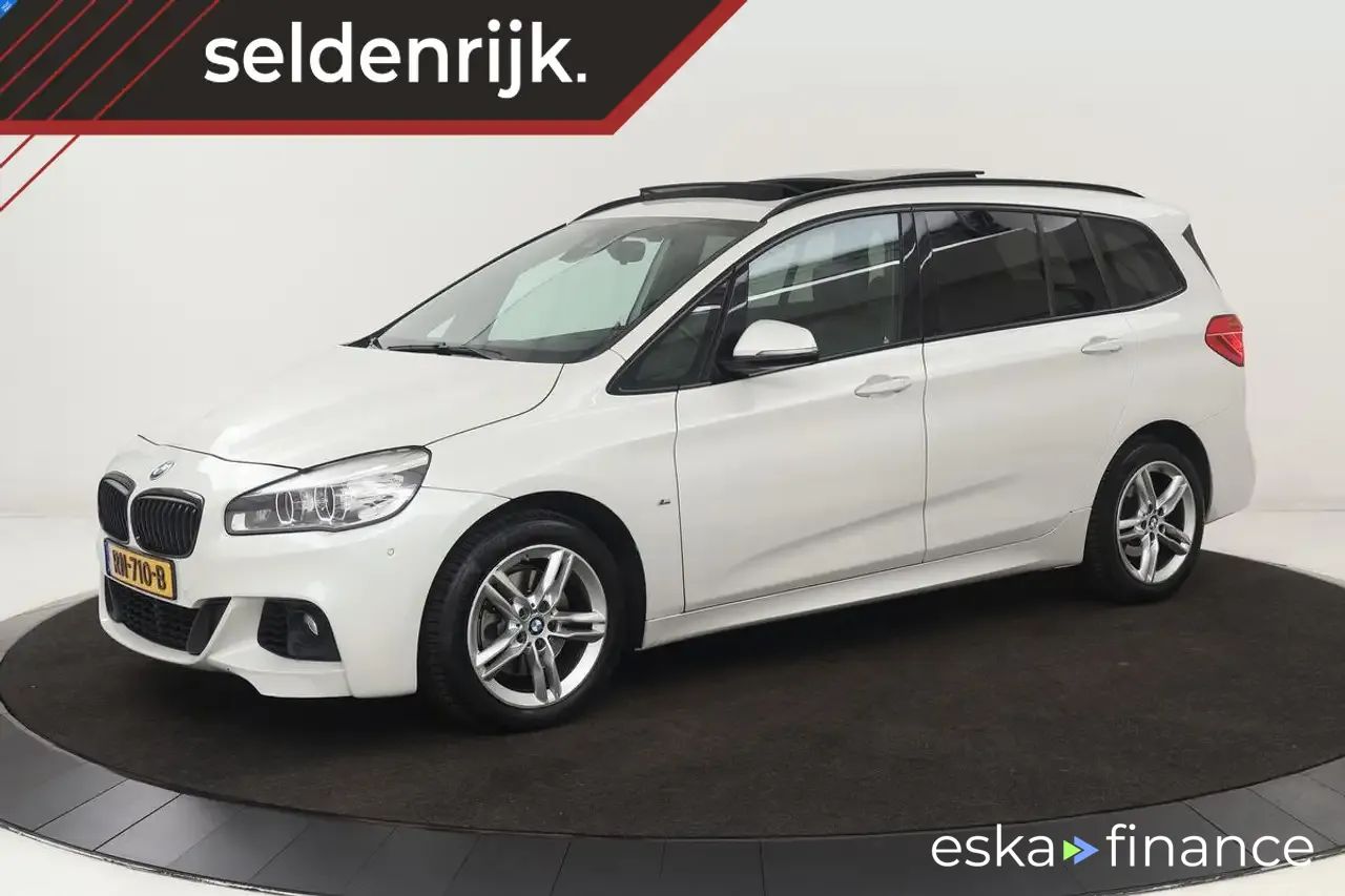 Lízing Hatchback BMW 218 2018