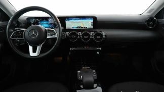 Lízing Hatchback MERCEDES A 200 2021