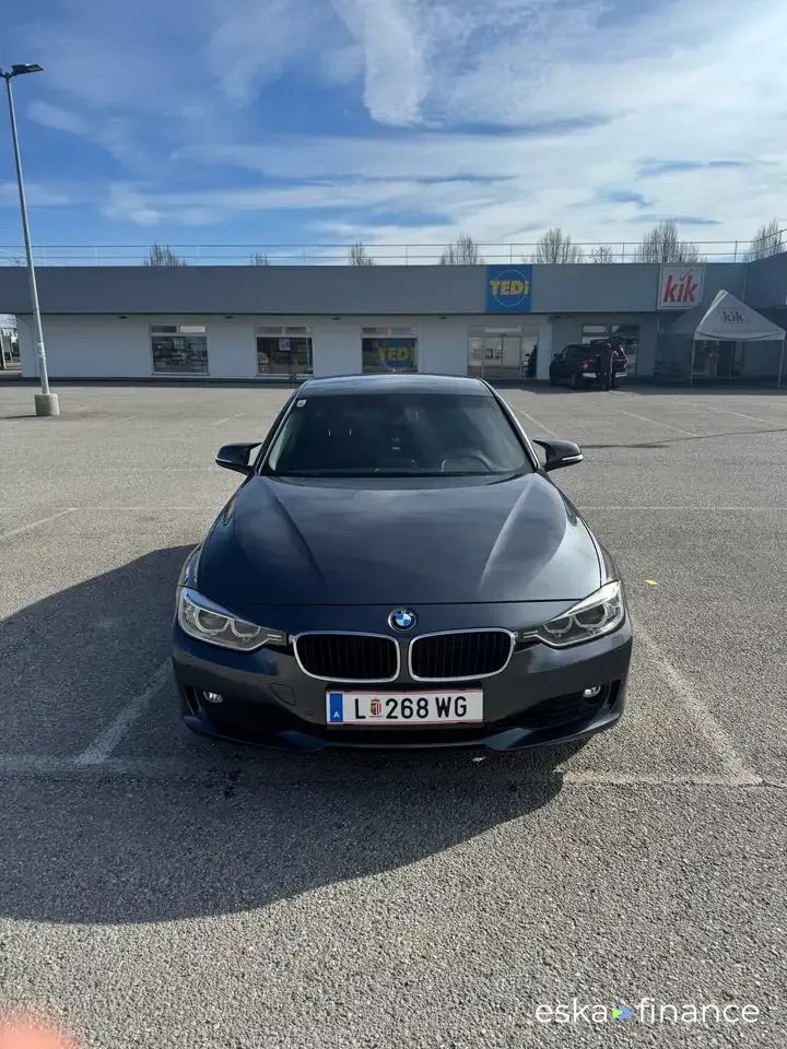 Lízing Sedan BMW 320 2012