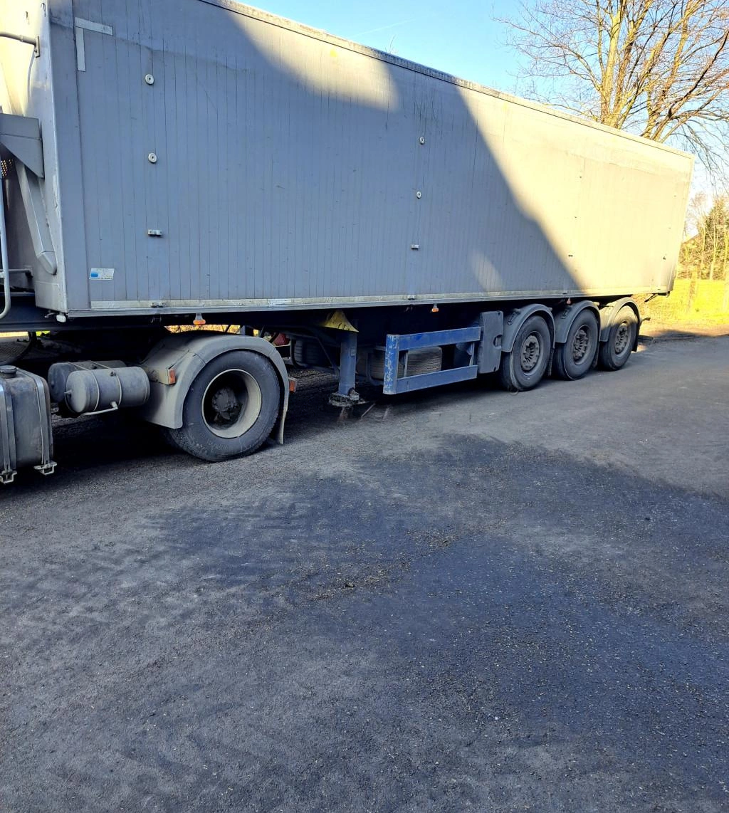 Leasing Semi-trailer Benalu Optiliner 2015