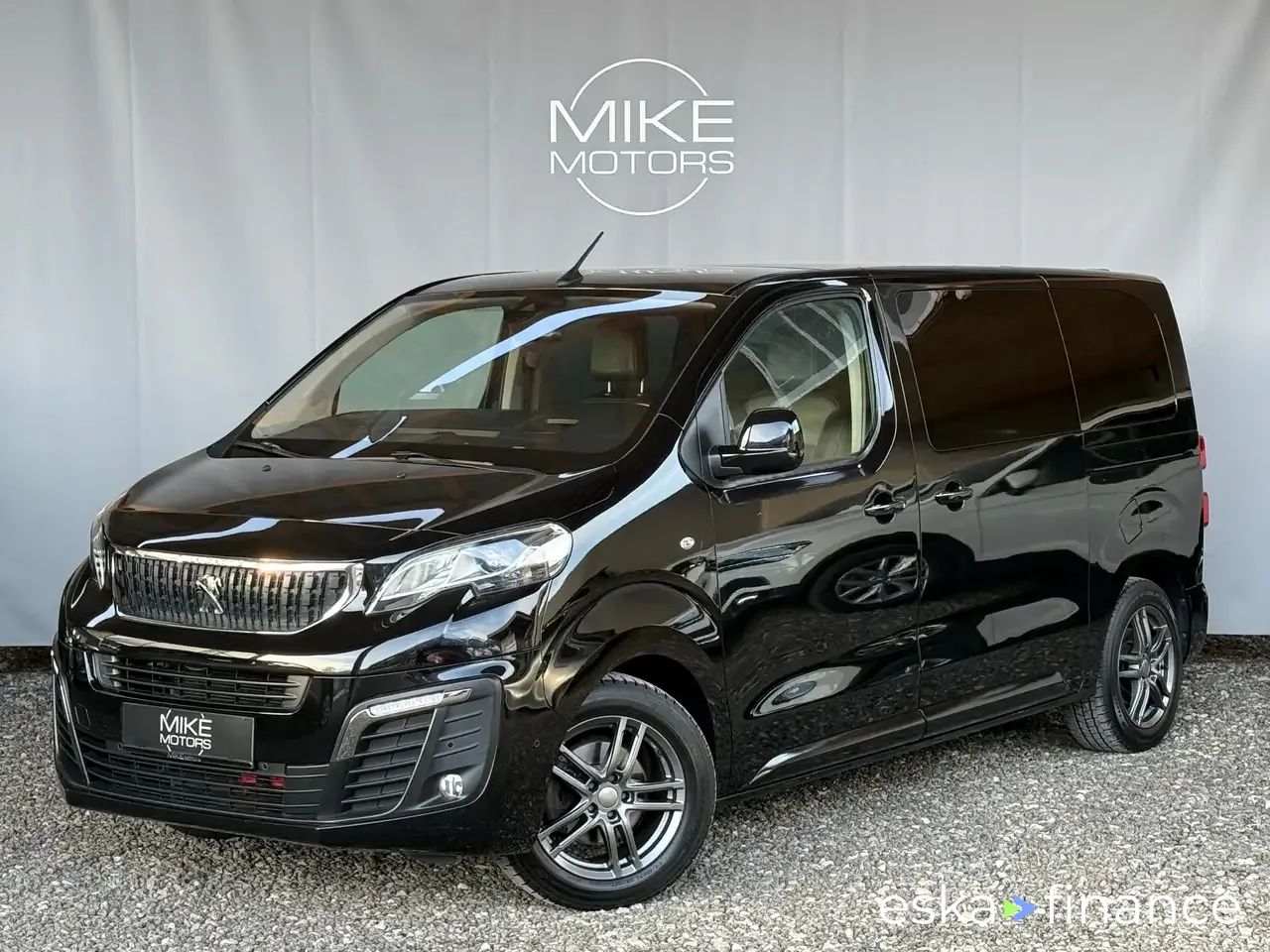 Lízing Hatchback Peugeot Traveller 2017