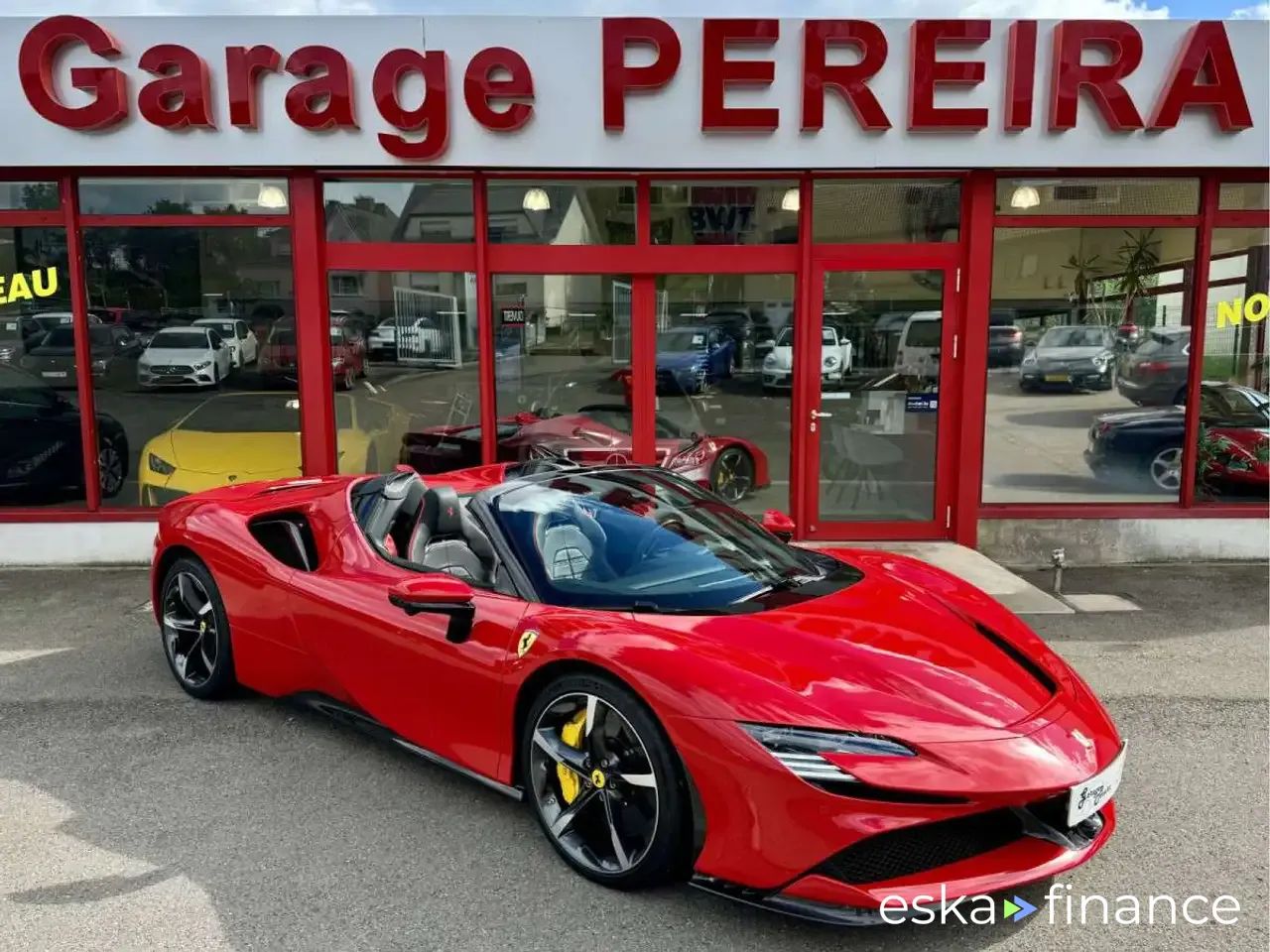 Leasing Convertible Ferrari SF90 STRADALE 2023