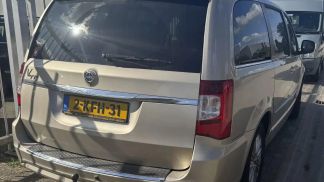 Lízing Hatchback Lancia Voyager 2013