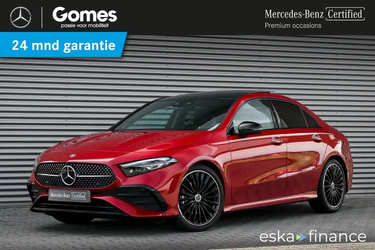 Lízing Sedan MERCEDES A 180 2024