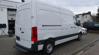 Specjalna ciężarówka MERCEDES SPRINTER 2021