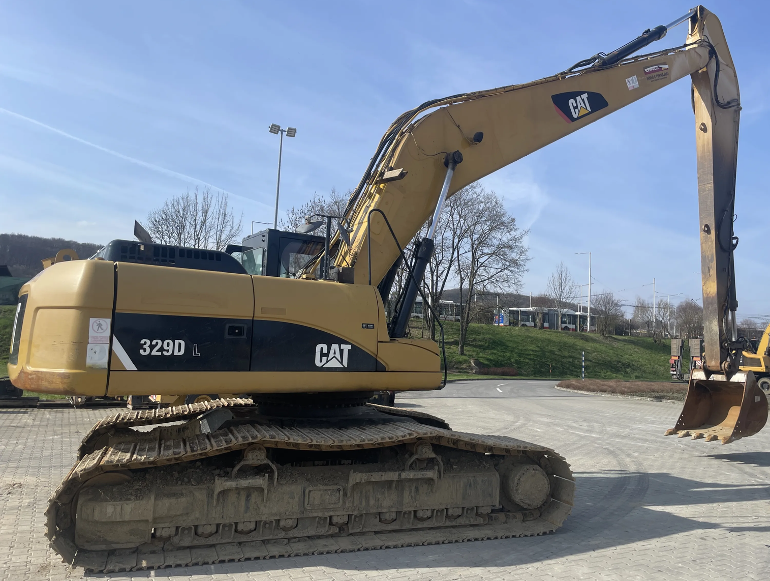 Leasing Excavateur sur chenilles Caterpillar 329D LRE 2010