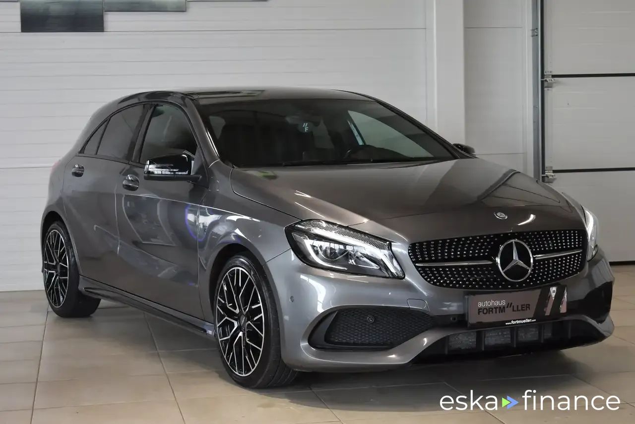 Lízing Hatchback MERCEDES A 200 2017