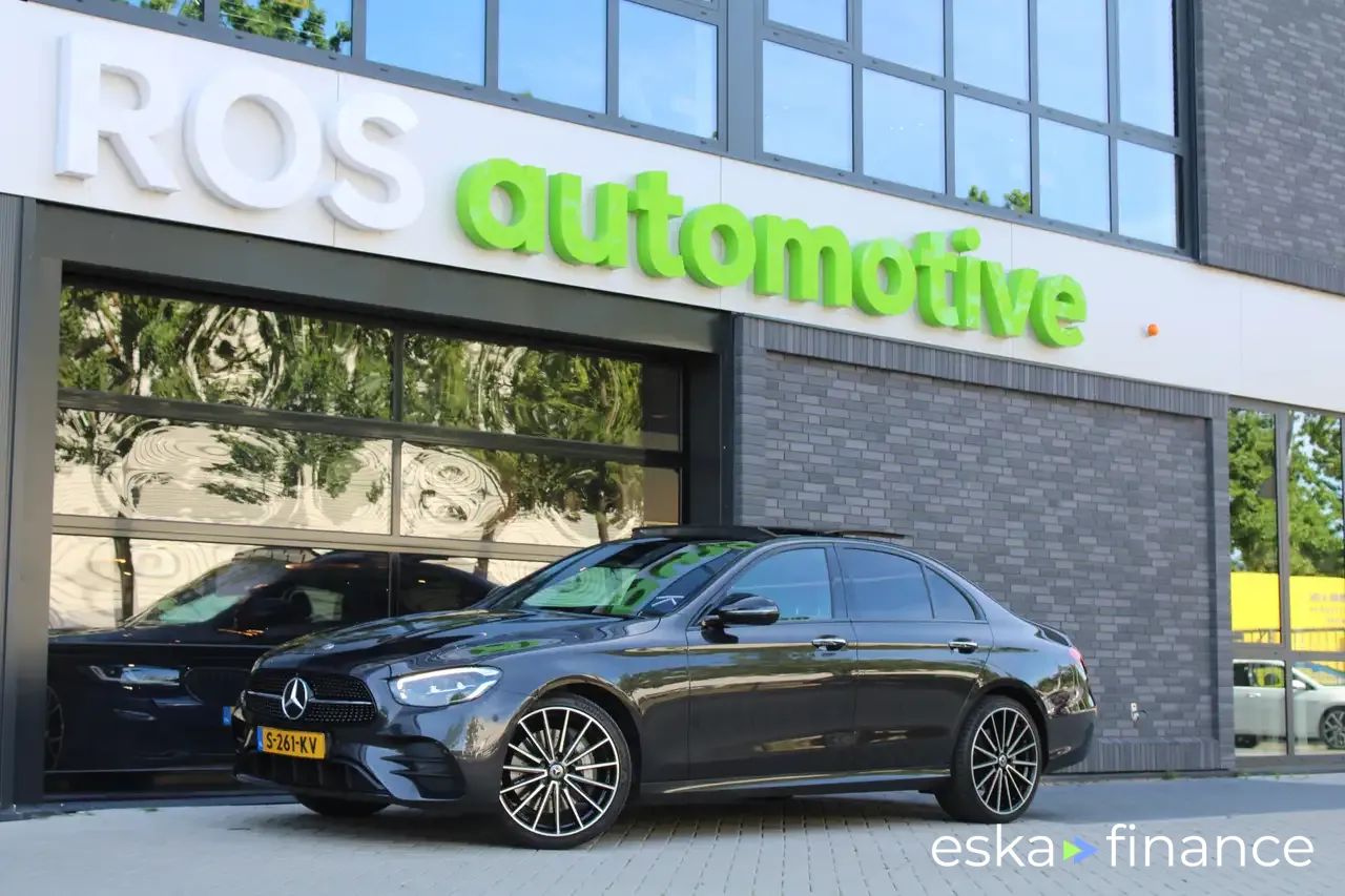 Lízing Sedan MERCEDES E 300 2023