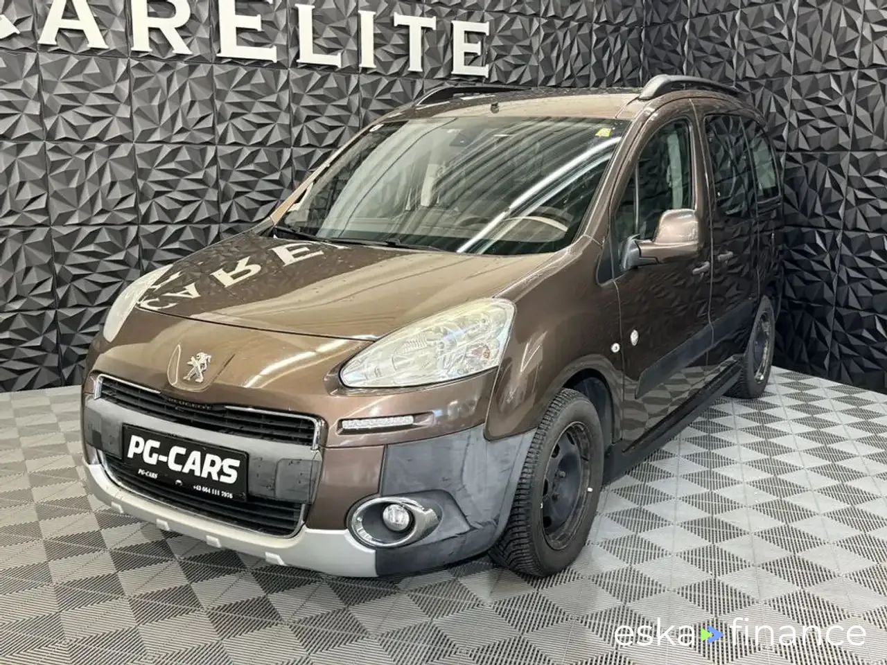 Lízing Hatchback Peugeot Partner 2013