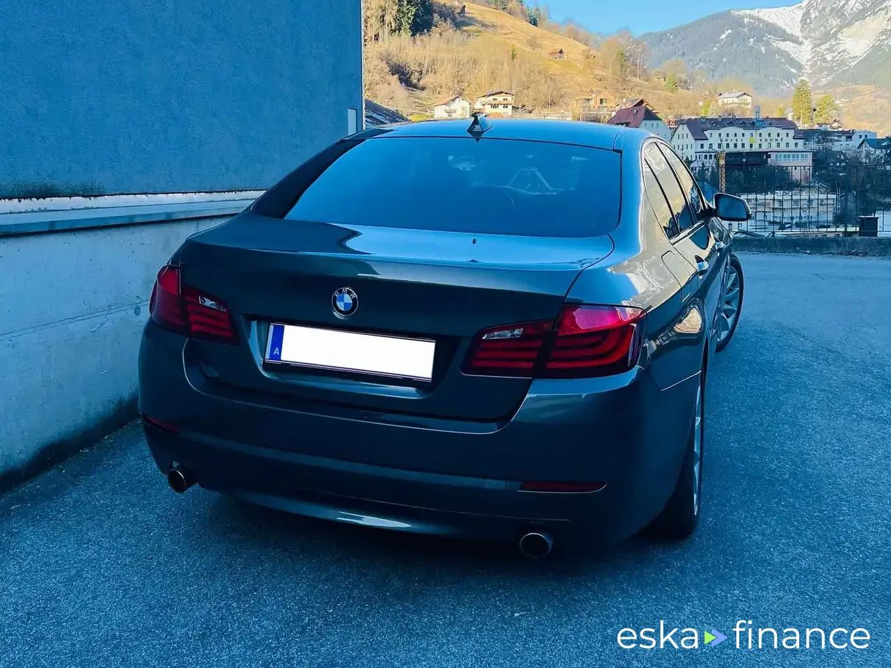 Lízing Sedan BMW 535 2011