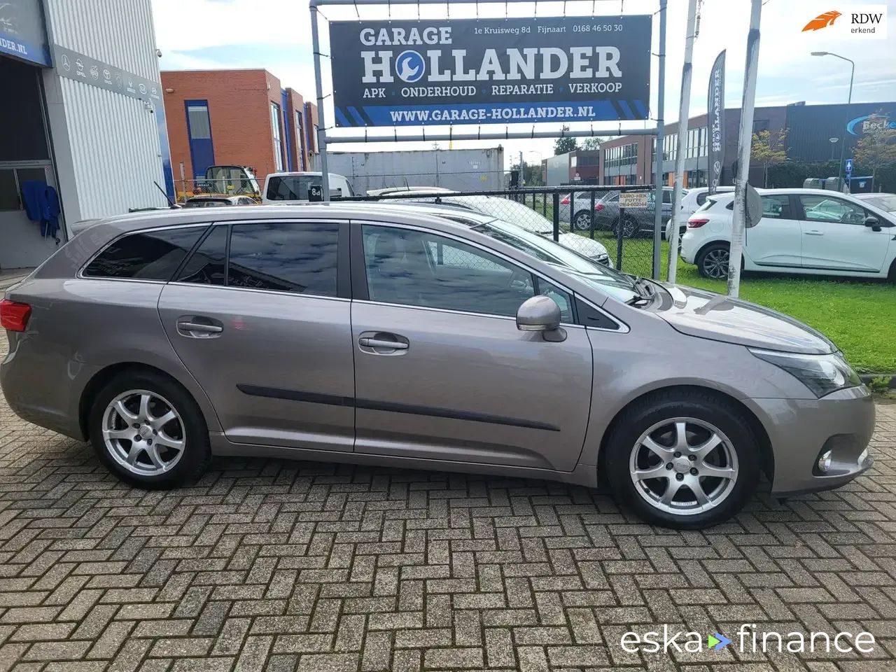 Finansowanie Wóz Toyota Avensis 2014