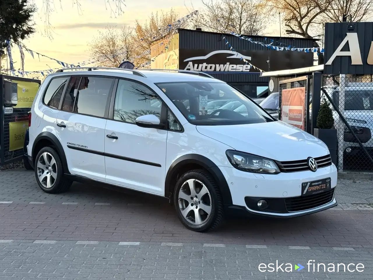Financování Hatchback Volkswagen Touran 2013