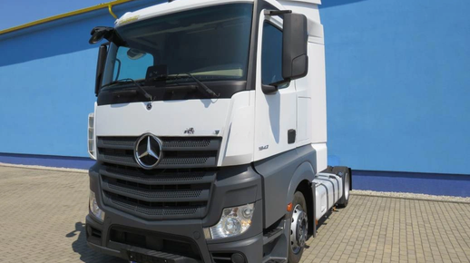 MERCEDES 1842 2019