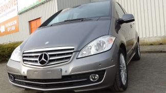 Lízing Hatchback MERCEDES B 180 2012