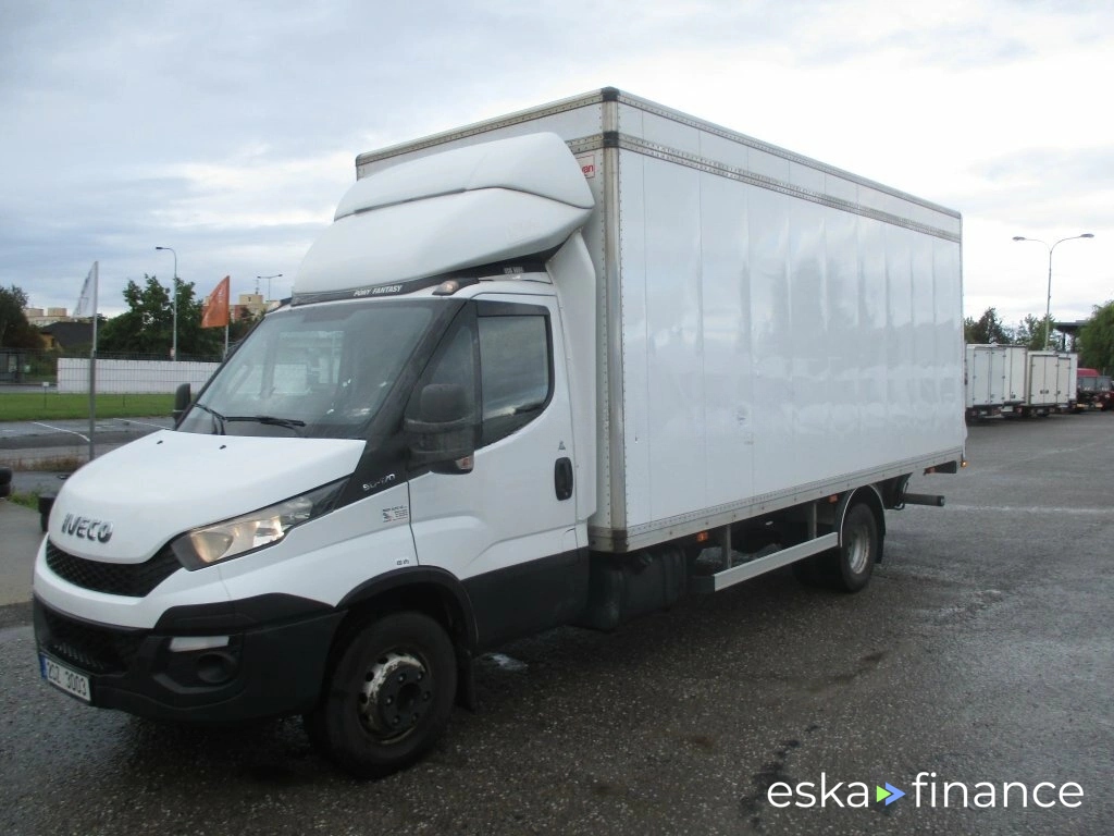 Zamknięta ciężarówka Iveco DAILY 2015