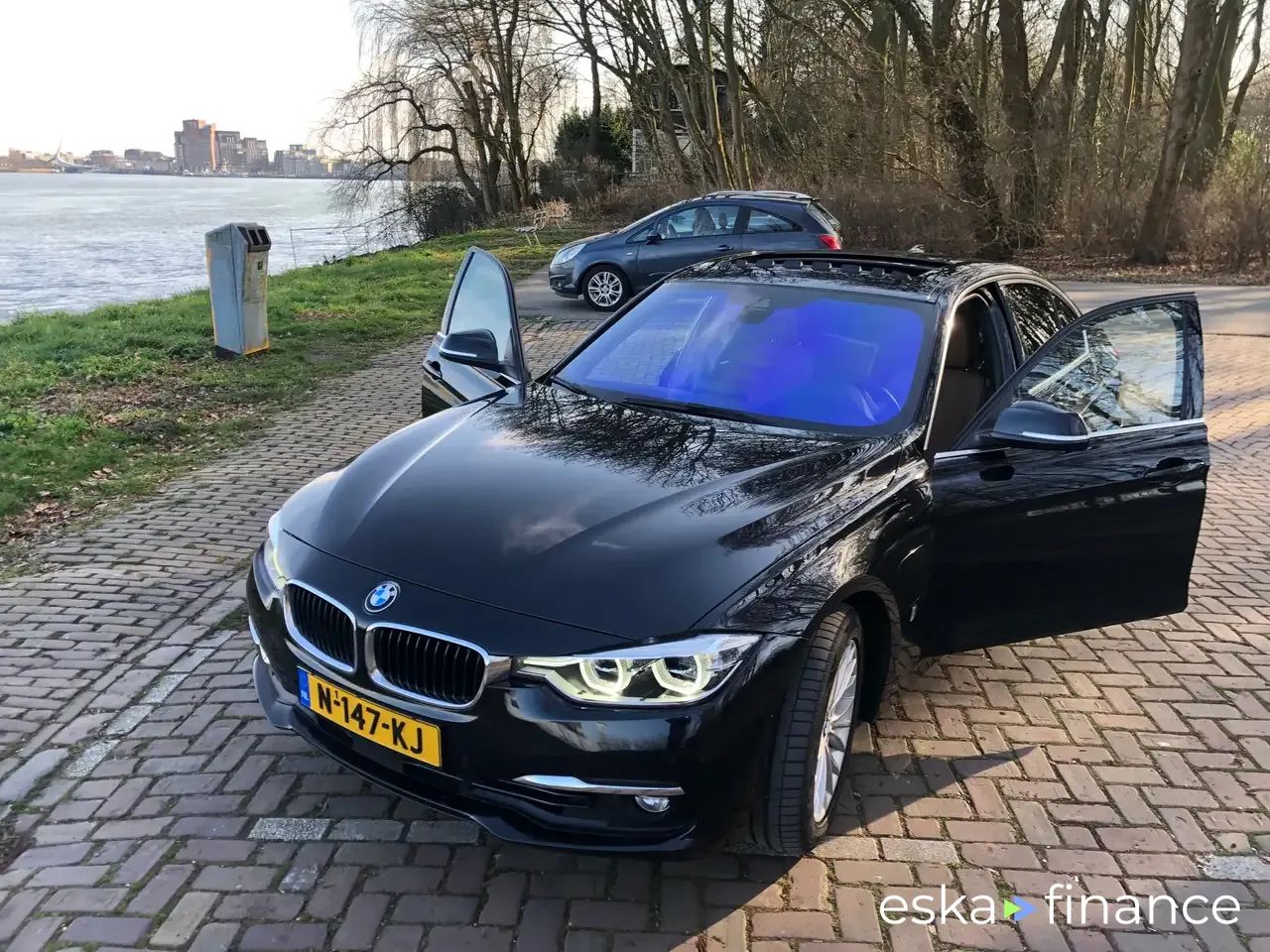 Lízing Sedan BMW 330 2017