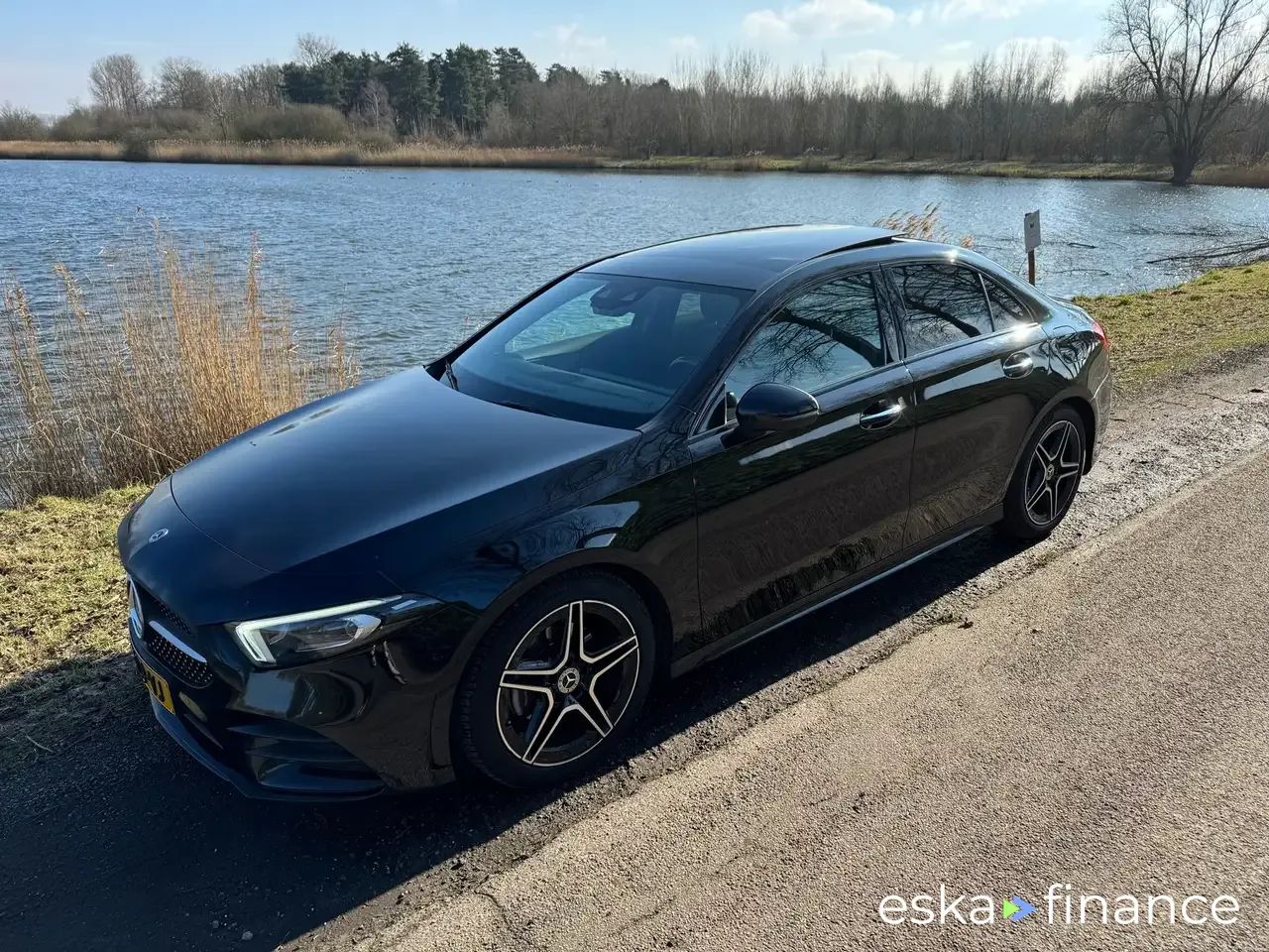 Lízing Sedan MERCEDES A 180 2021