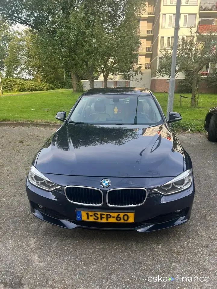 Lízing Sedan BMW 320 2013