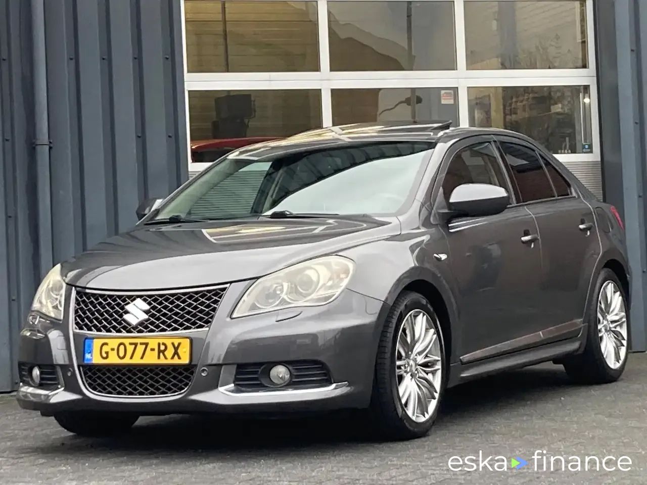 Leasing Sedan Suzuki Kizashi 2011