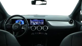 Financování Hatchback MERCEDES B 180 2020