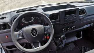 Otwarte z kredensami Renault Master 2024