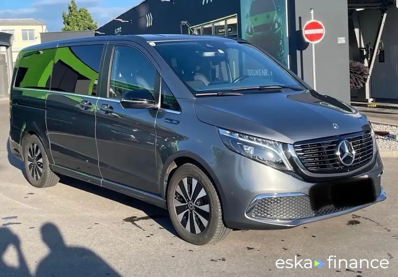 Lízing Hatchback MERCEDES EQV 300 2022