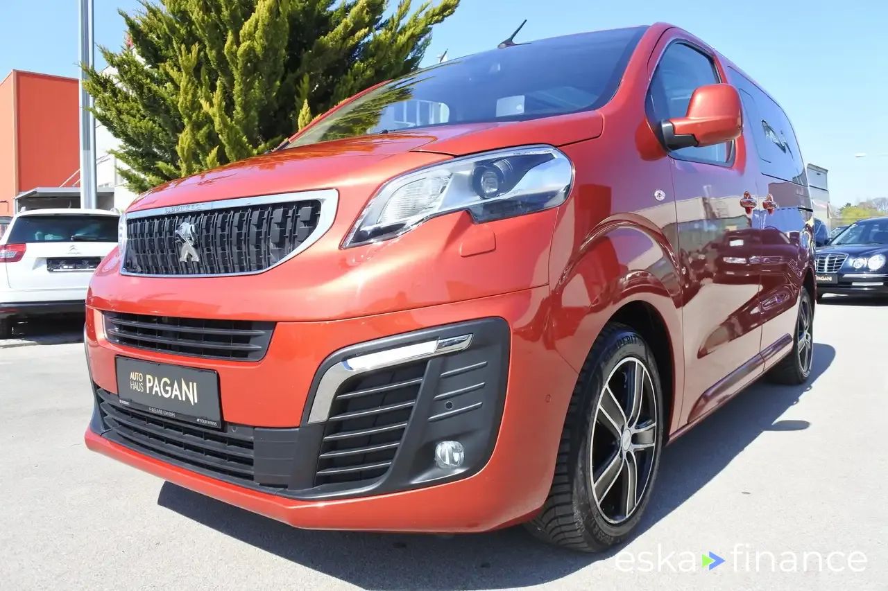 Lízing Hatchback Peugeot Traveller 2018