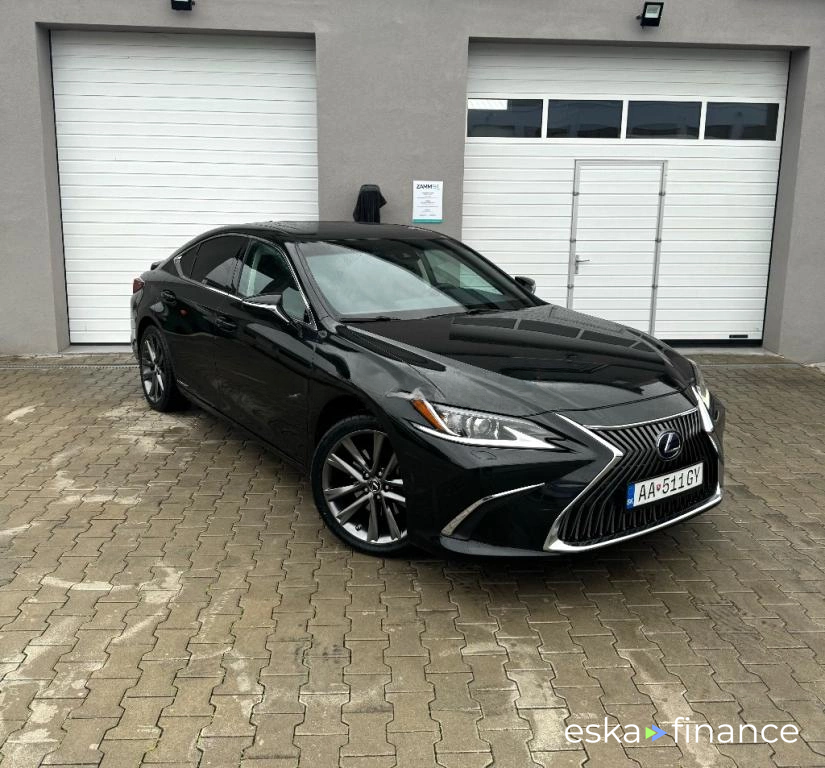 Financování Sedan Lexus ES 300H 2019