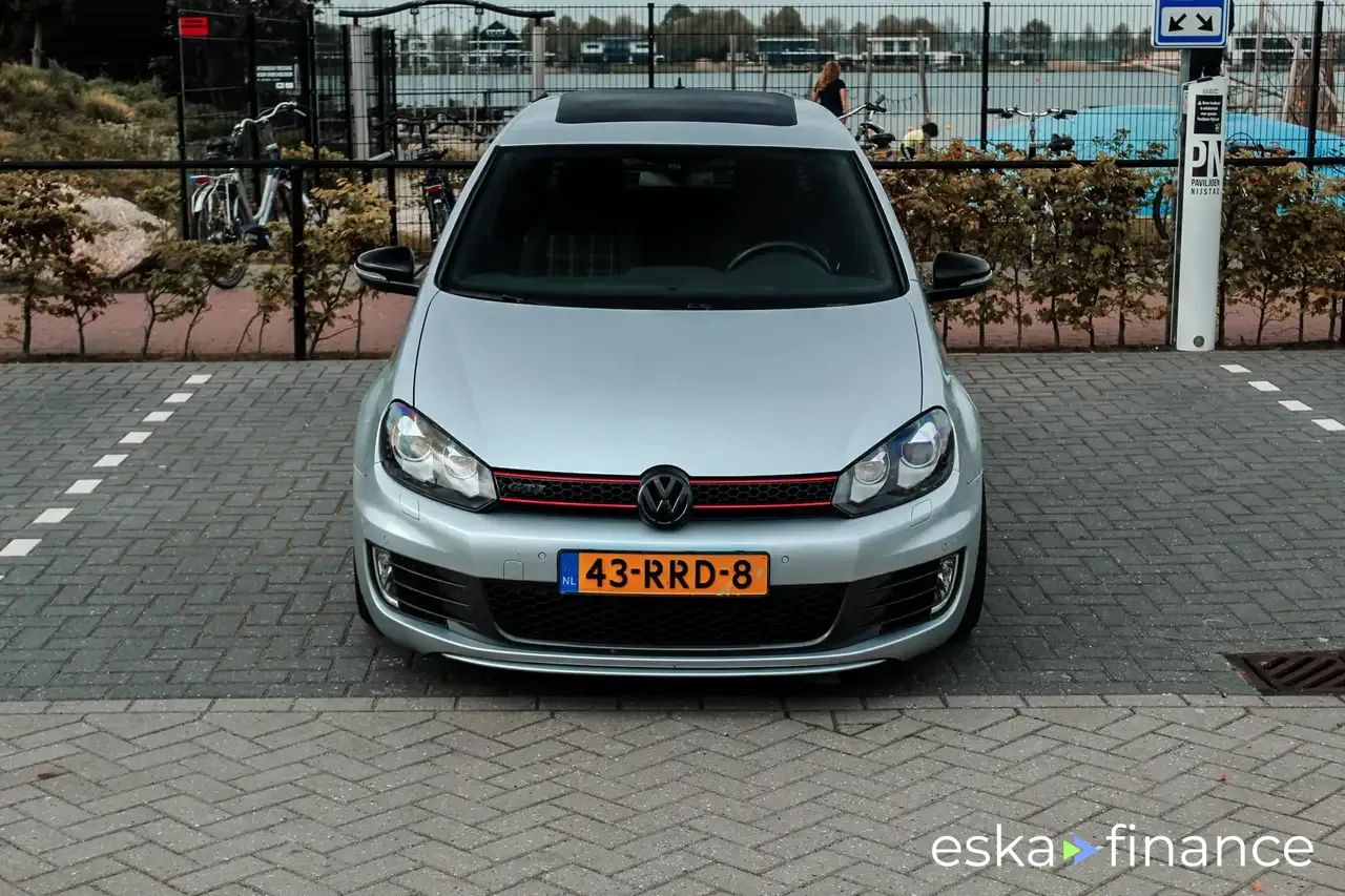 Wóz Volkswagen Golf 2011