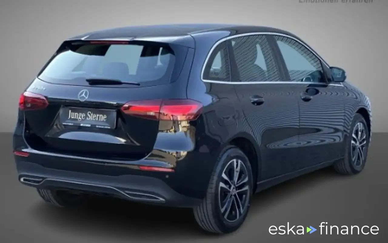 Financování Hatchback MERCEDES B 250 2023