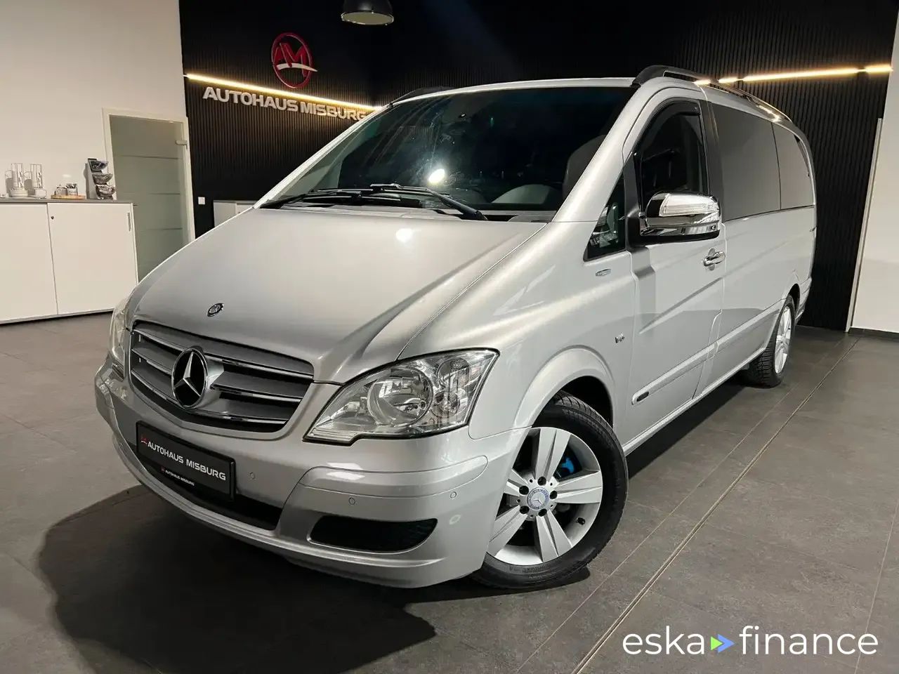 Leasing Le transport des passagers MERCEDES VIANO 2014