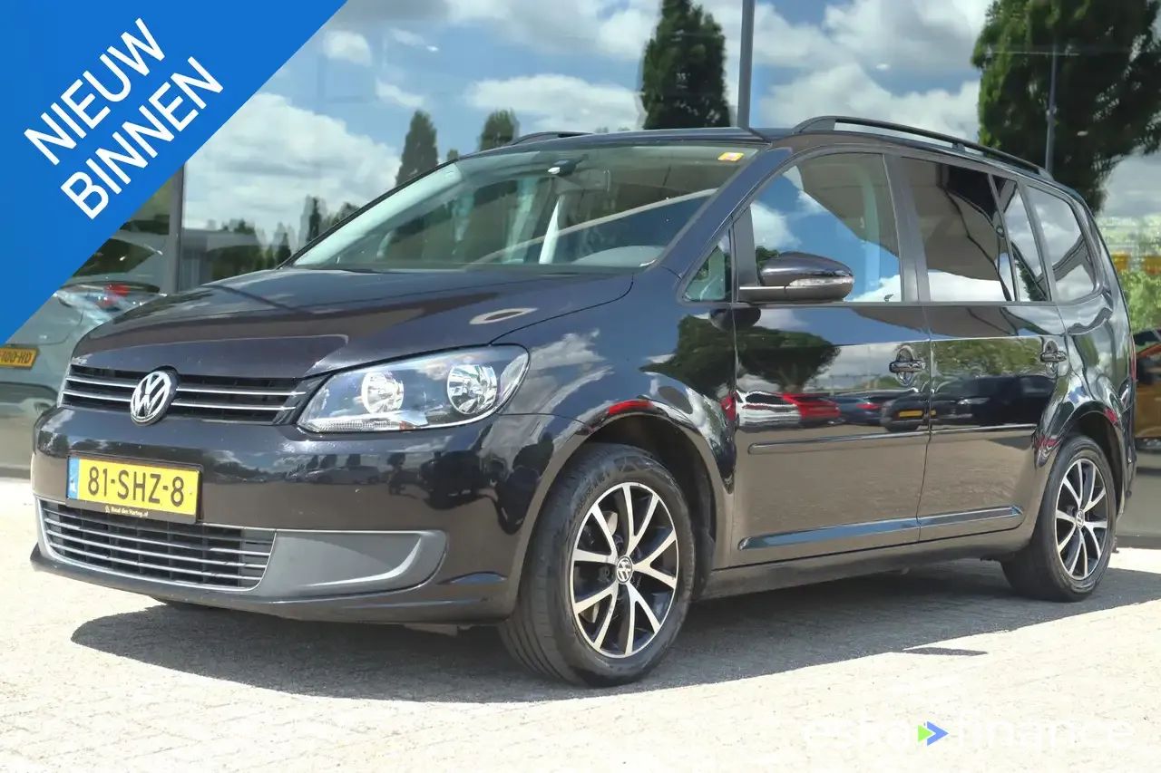 Lízing Hatchback Volkswagen Touran 2011