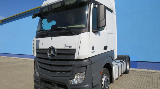 MERCEDES 1851 2020
