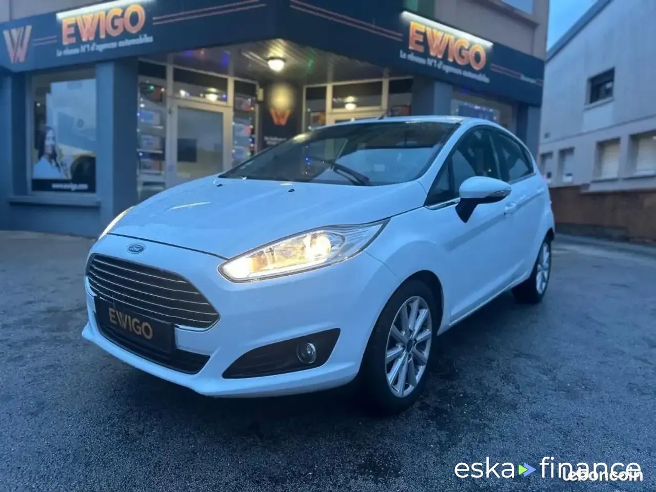 Lízing Sedan Ford Fiesta 2016