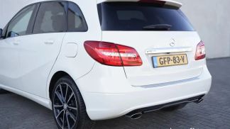 Lízing Hatchback MERCEDES B 180 2013
