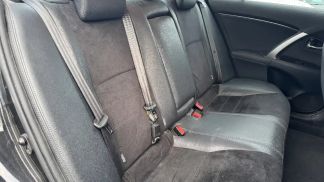 Lízing Sedan Toyota Avensis 2013