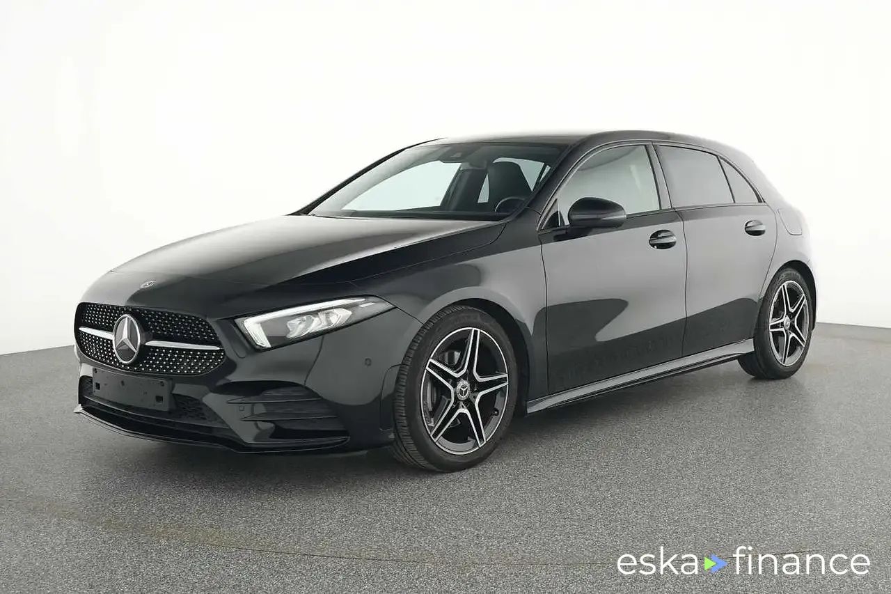 Lízing Hatchback MERCEDES A 180 2020