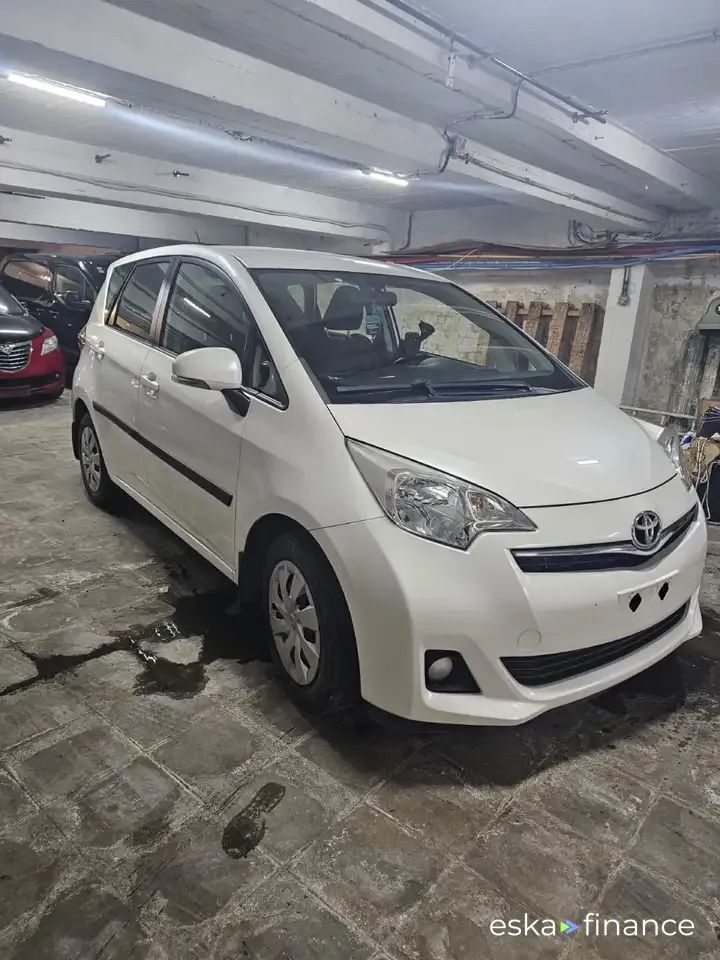Financování Hatchback Toyota Verso-S 2013
