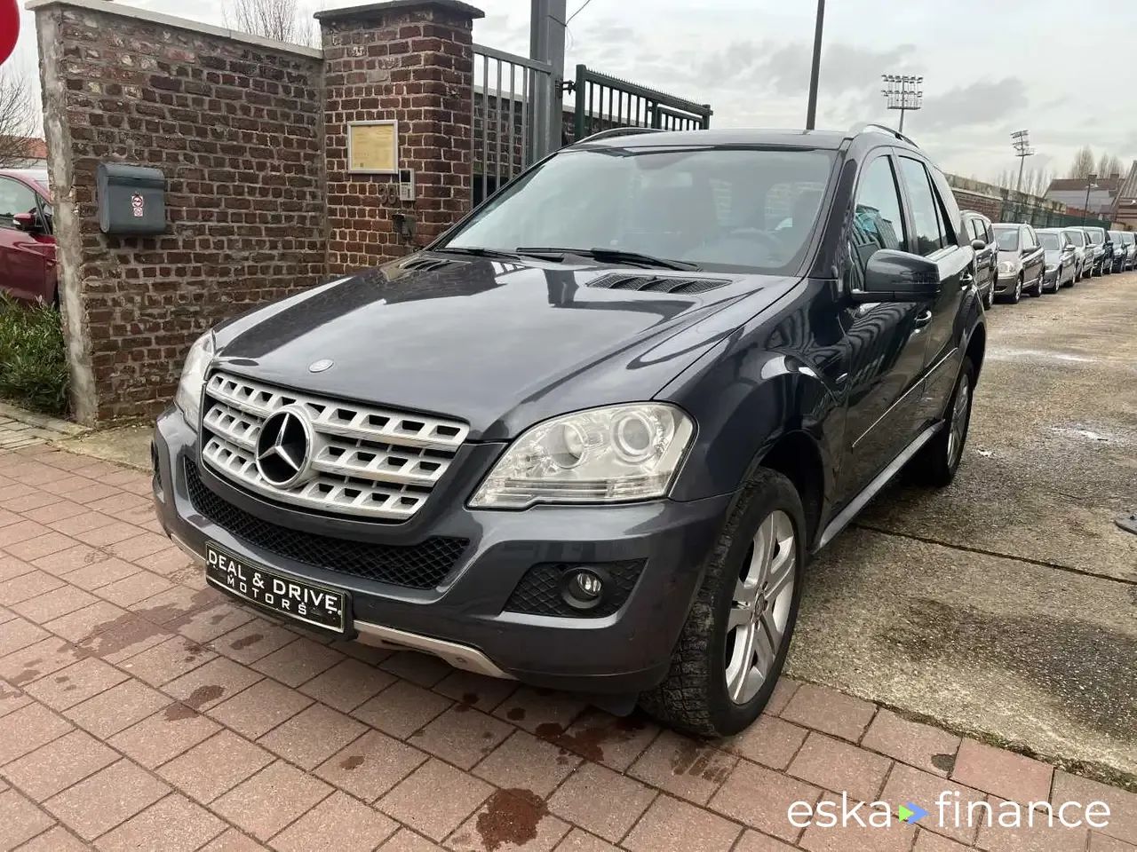 Finansowanie SUV MERCEDES ML 300 2010