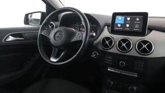 Lízing Hatchback MERCEDES B 180 2016